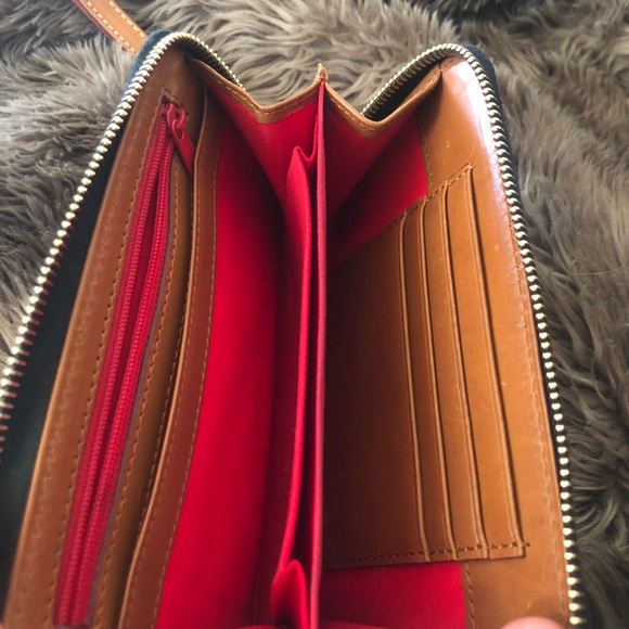 Dooney & Bourke vintage wristlet! - Picture 4 of 5